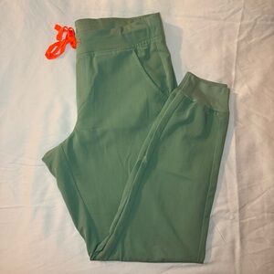 *TALL* Figs Women’s Zamora Jogger Scrub Pants in Jade